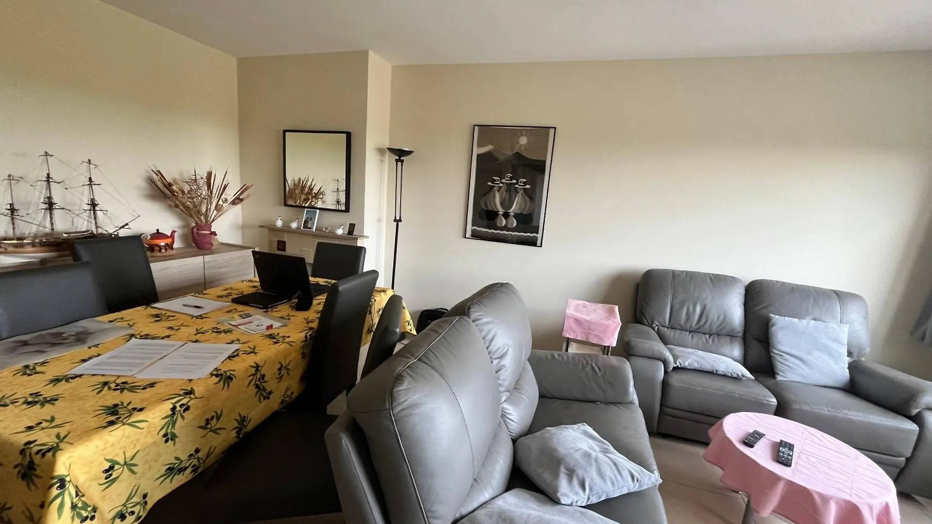 Cozy 2-Bedroom Apartement Within Walking Distance Of The Beach T62 Ostend 0*,  Belgium